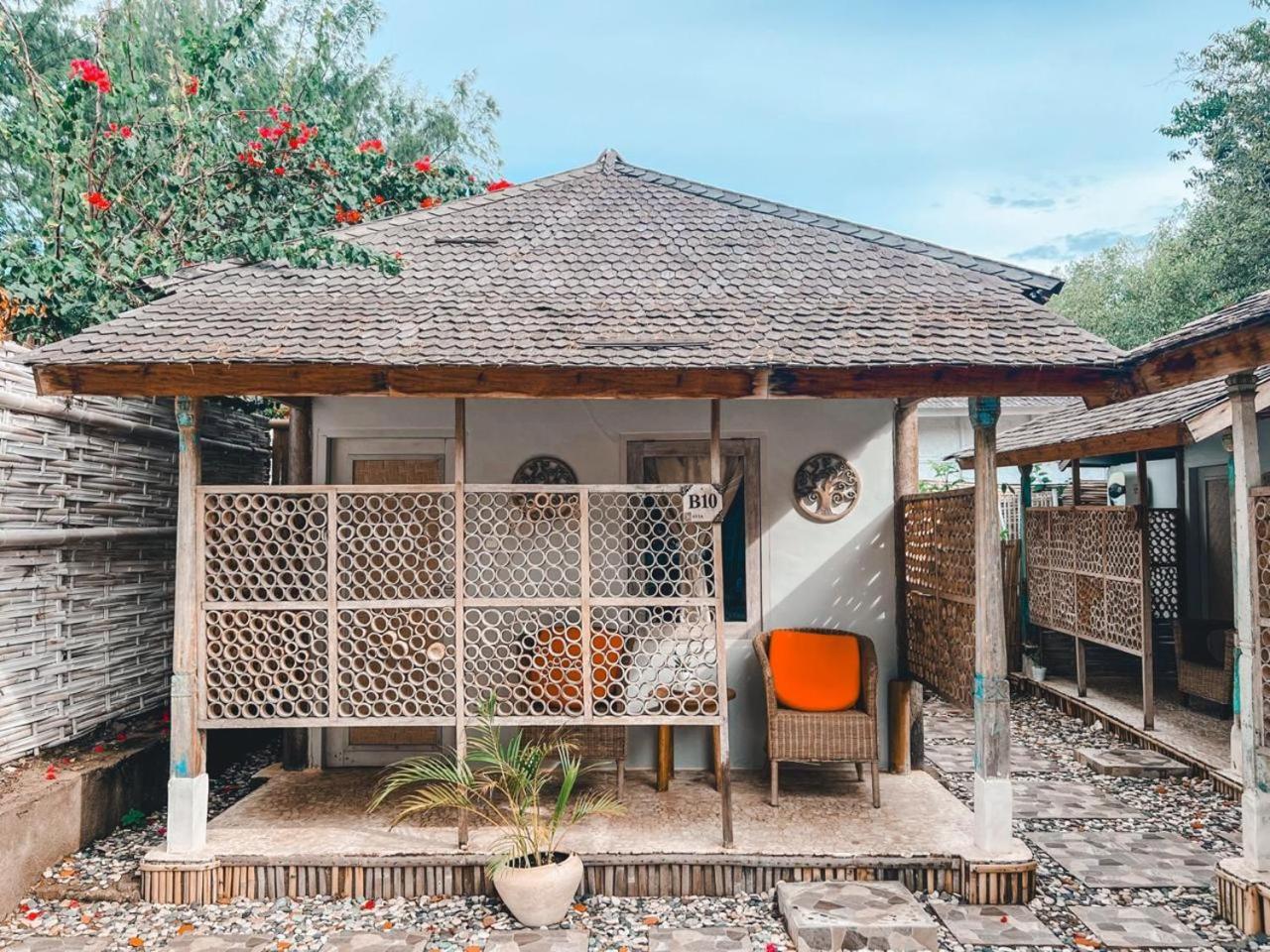 Bungalow Cafe Gili Beachfront Gili Meno Exterior photo