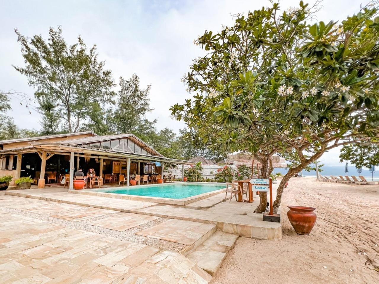 Bungalow Cafe Gili Beachfront Gili Meno Exterior photo
