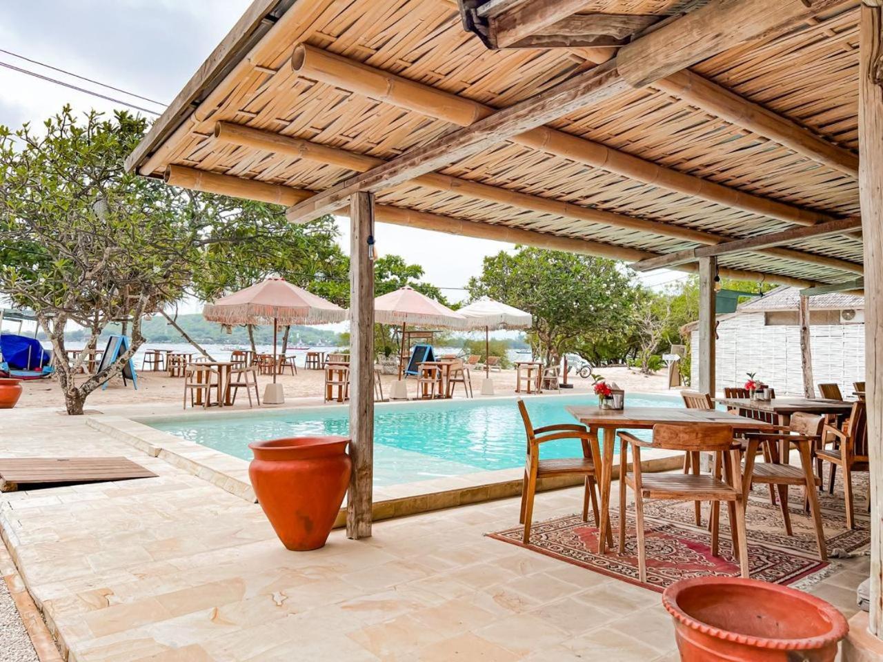 Bungalow Cafe Gili Beachfront Gili Meno Exterior photo