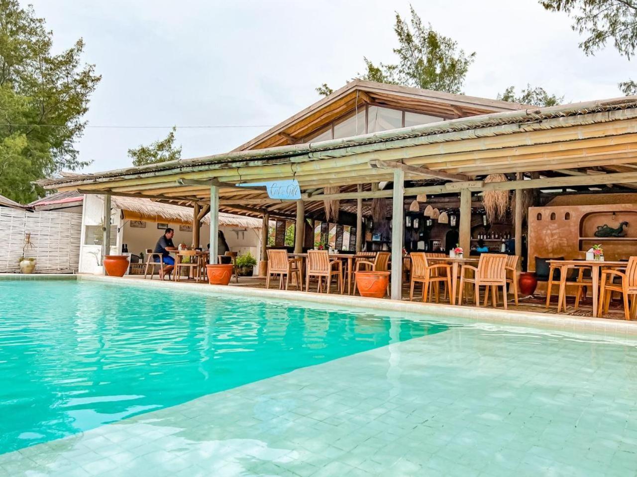 Bungalow Cafe Gili Beachfront Gili Meno Exterior photo