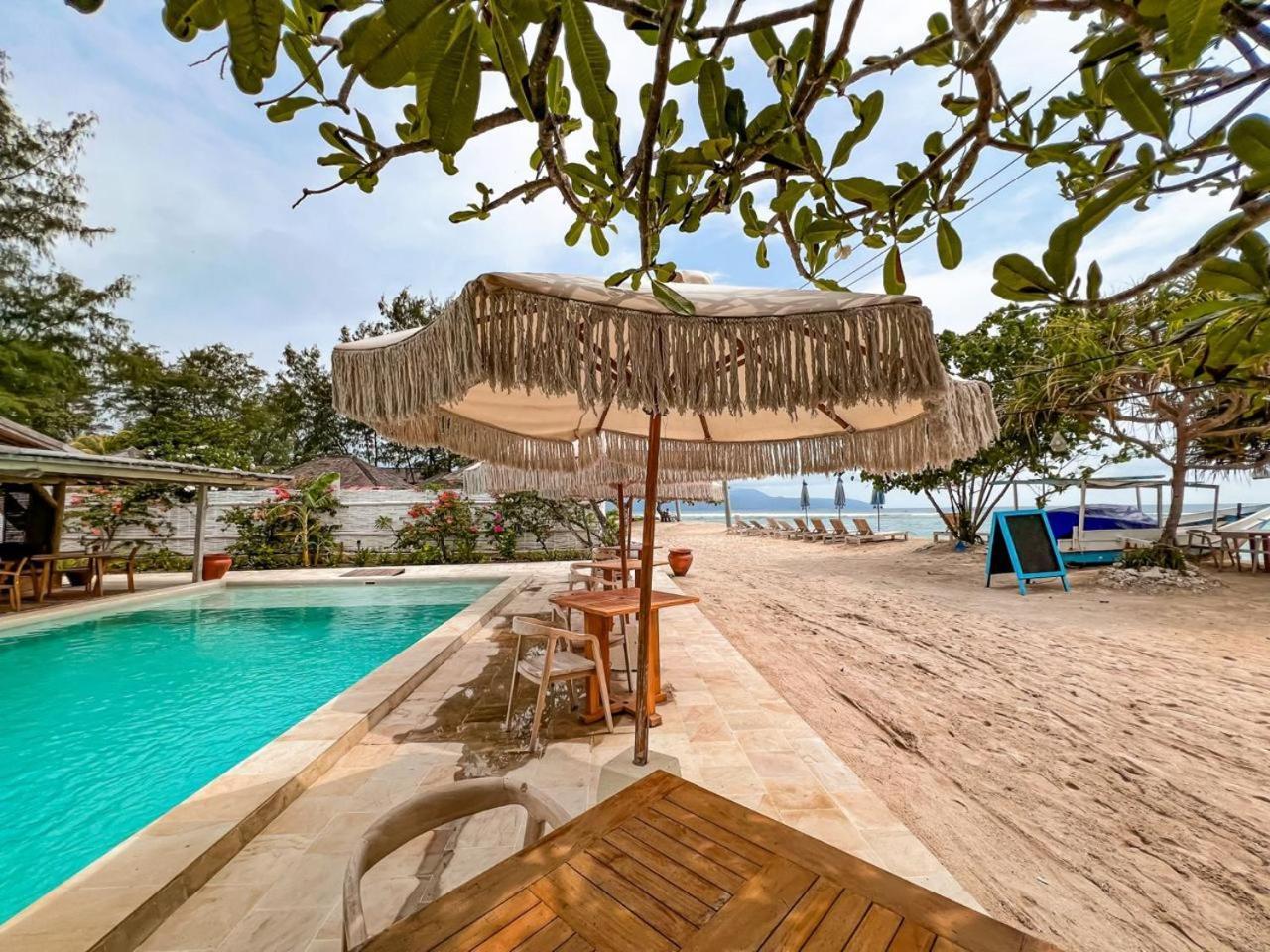 Bungalow Cafe Gili Beachfront Gili Meno Exterior photo