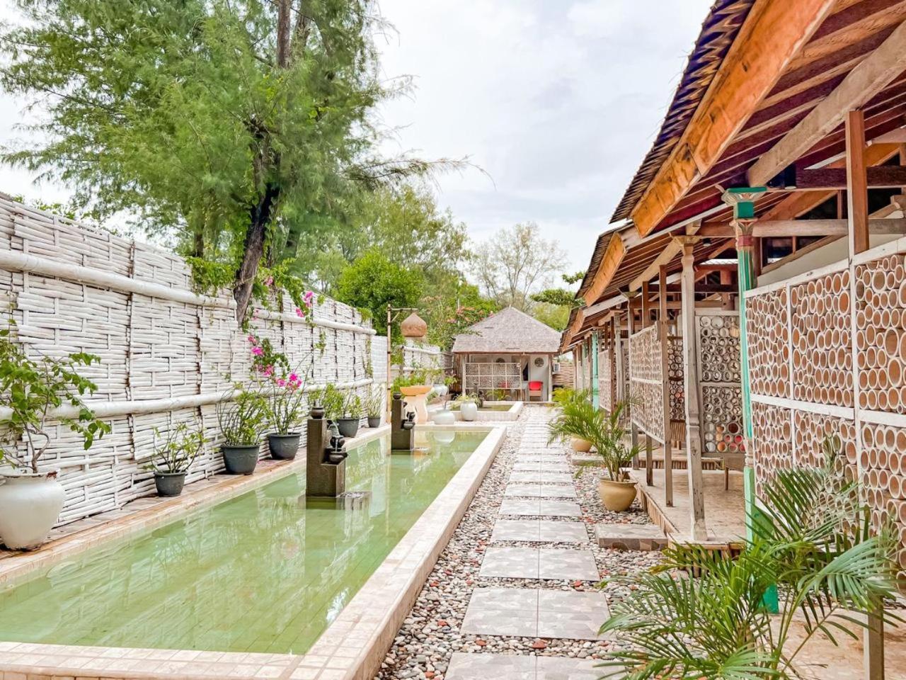 Bungalow Cafe Gili Beachfront Gili Meno Exterior photo